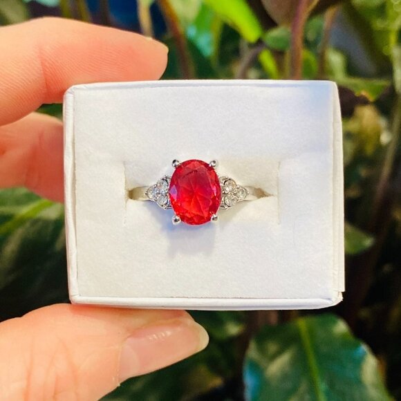 Elegant Multi Stone Accented Red Mahaleo Oval Ruby Silver Ring Size 9.5 NWOT - Picture 1 of 8